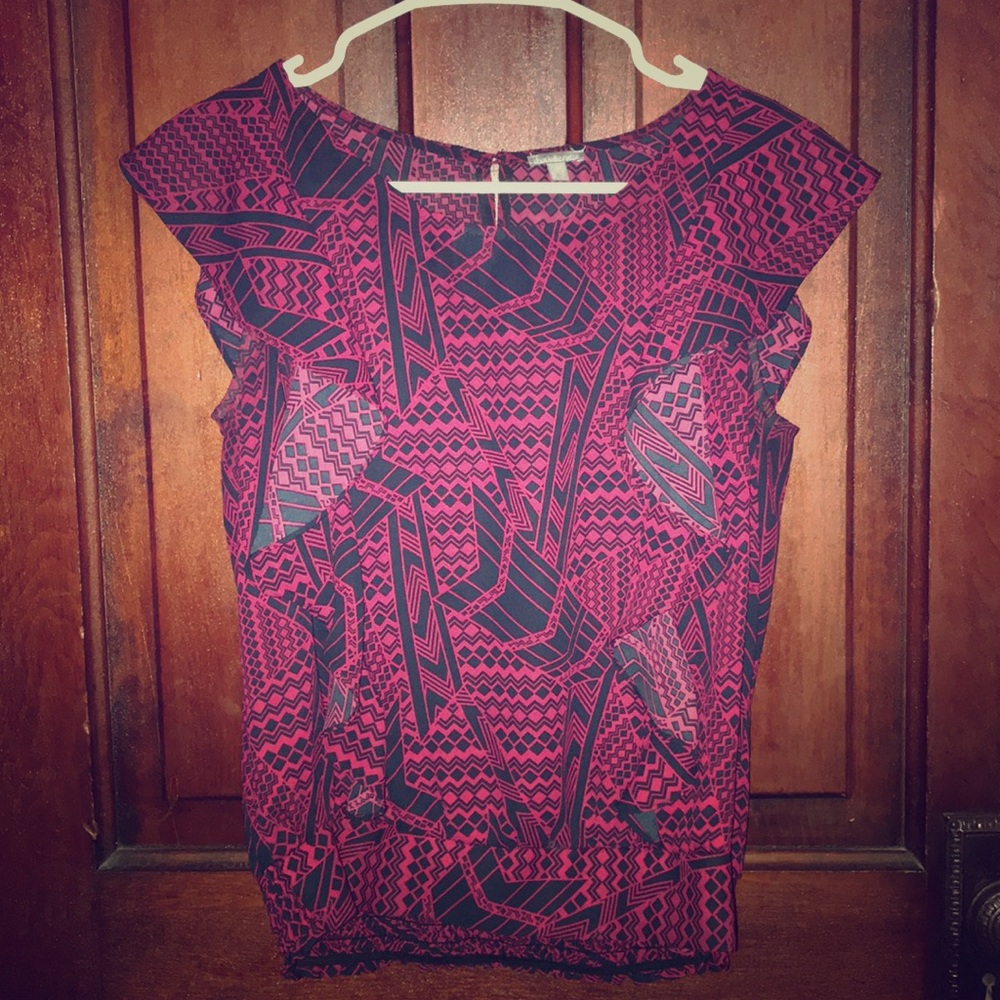 ⇌ ⇌ geometric ruffle top